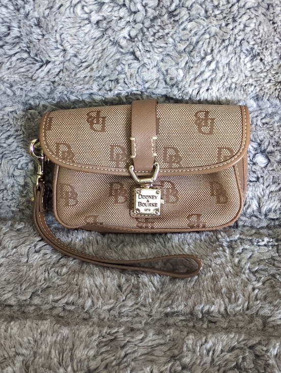 Dooney & Bourke Handbags - Dooney & Bourke Tan Signature Wristlet